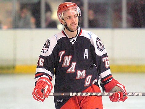 Smith makes 400th outing as Mos finish in cup