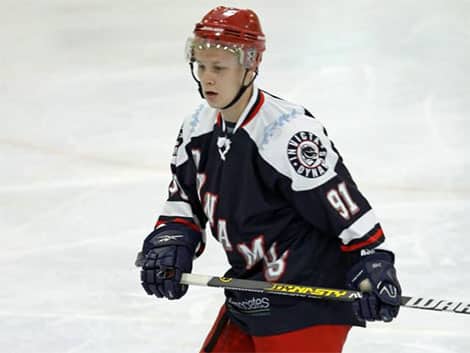 Fowler hits 400 as Mos outmuscle the Raiders
